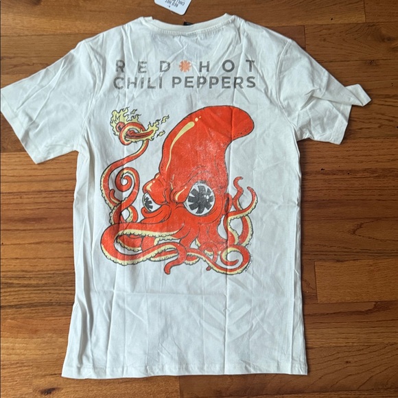 Red Hot Chili Peppers graphic tee, size S never worn - Picture 2 of 2